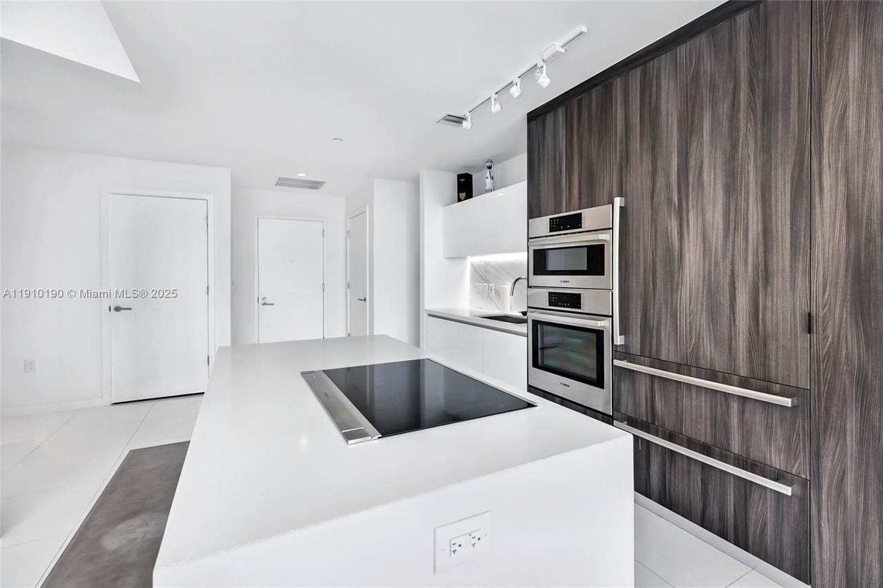 https://bt-photos.global.ssl.fastly.net/miami/1280_boomver_1_A11910190-2.jpg