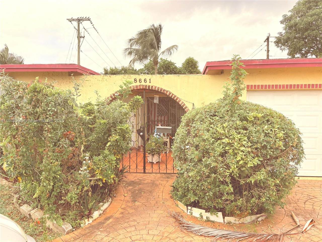 8661 Windsor Dr - Photo 1