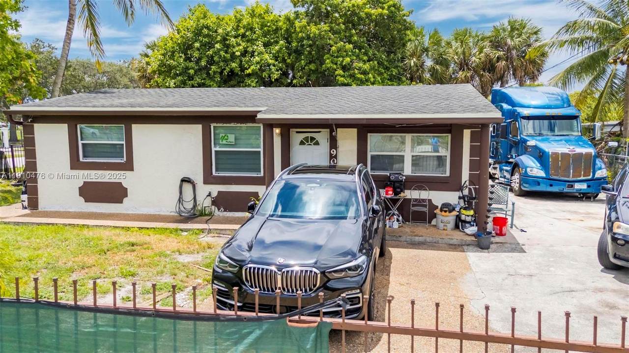 901 34th Ter - Photo 1