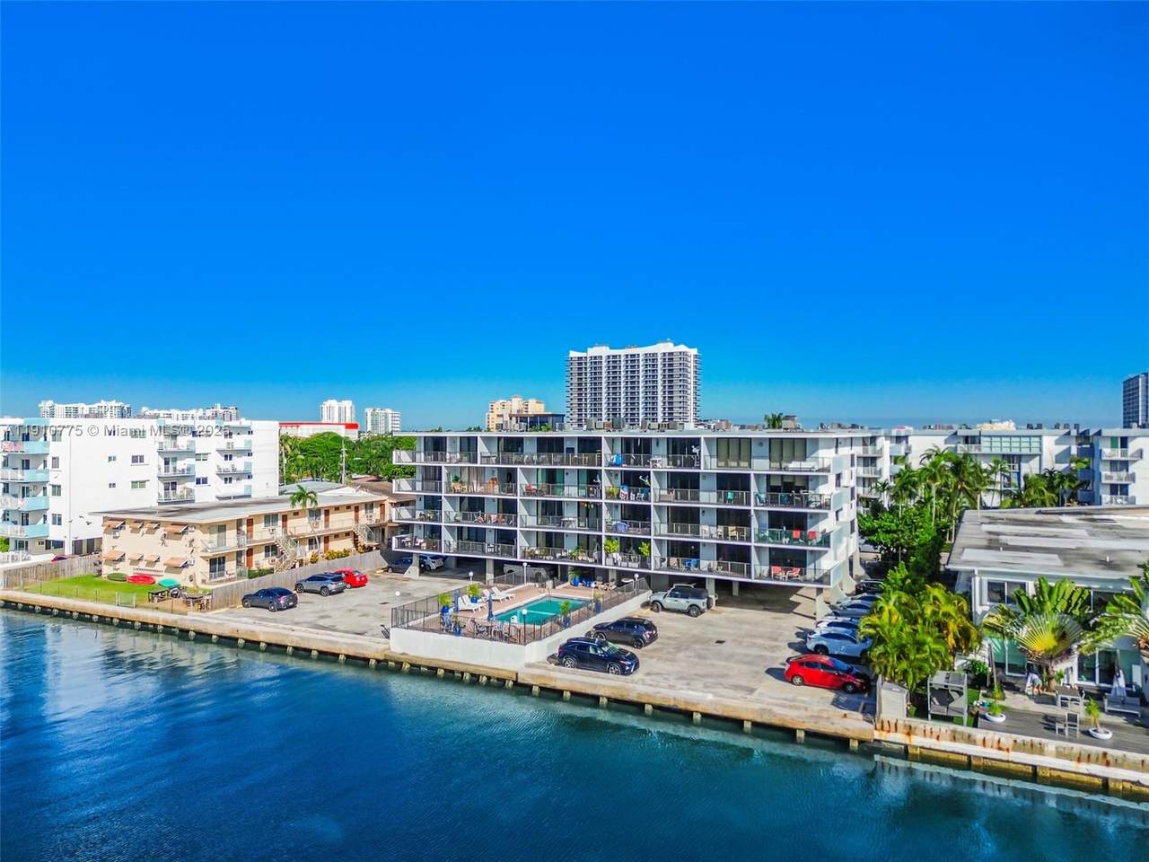 https://bt-photos.global.ssl.fastly.net/miami/1280_boomver_1_A11910775-2.jpg