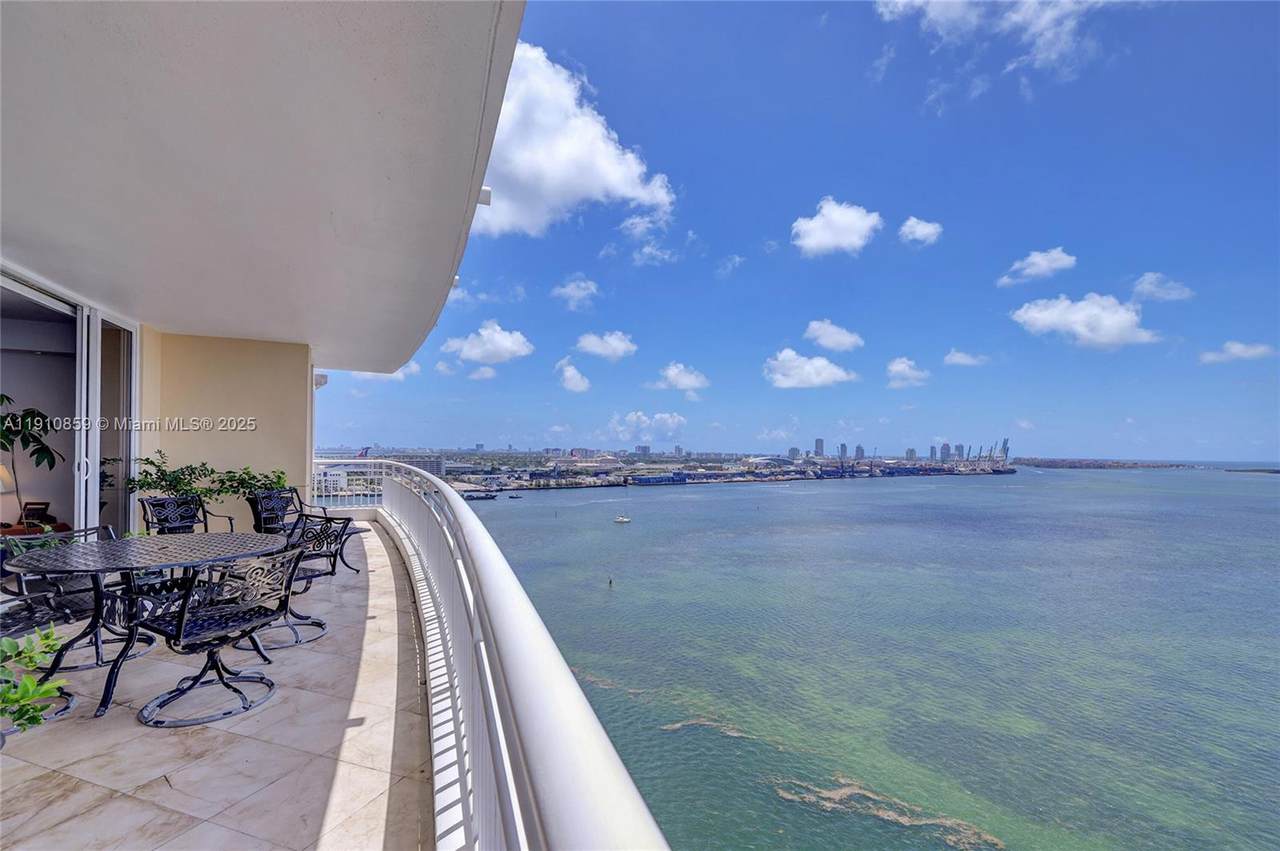 808 Brickell Key Dr - Photo 1