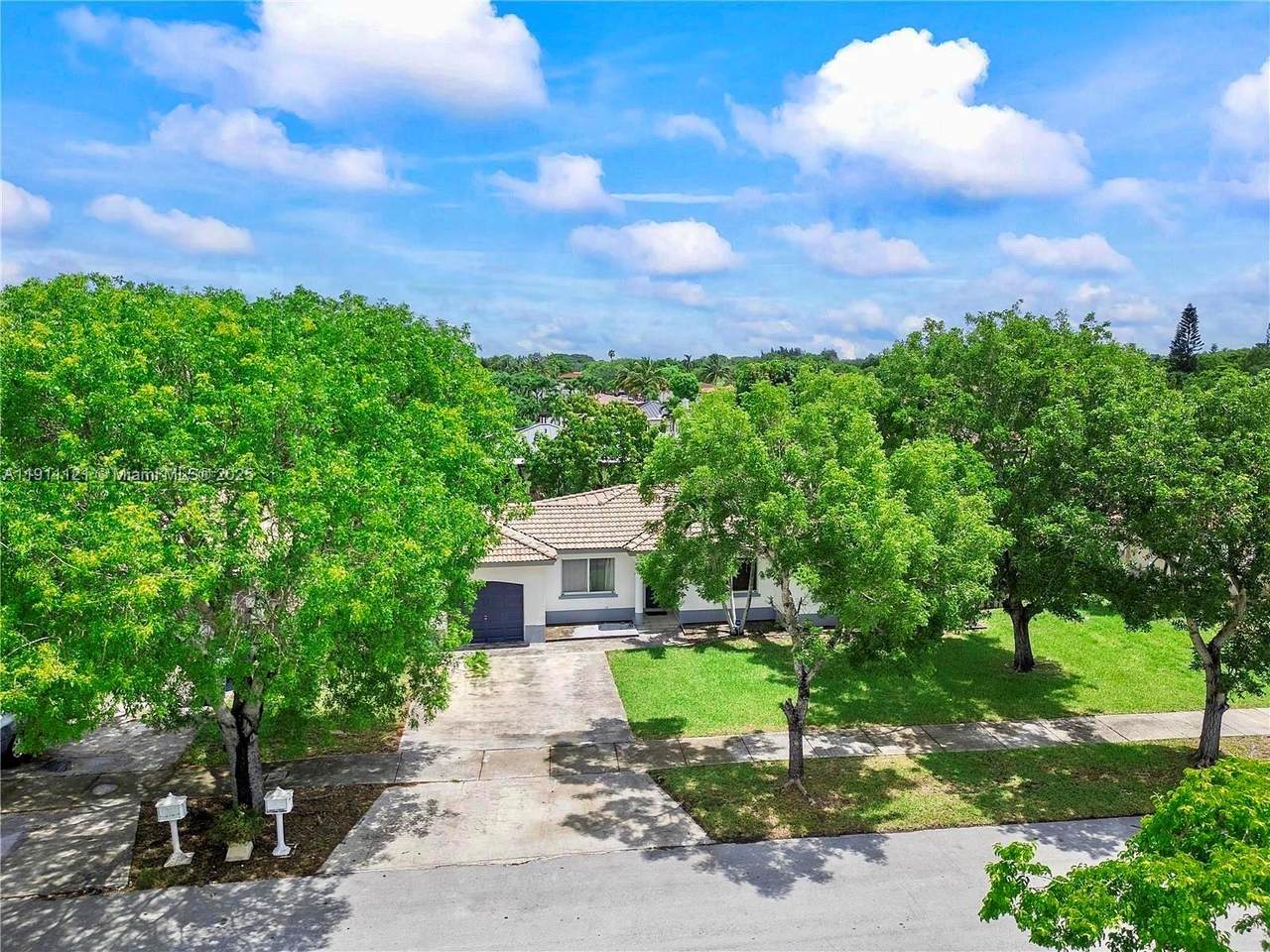 12661 222nd Ter - Photo 1