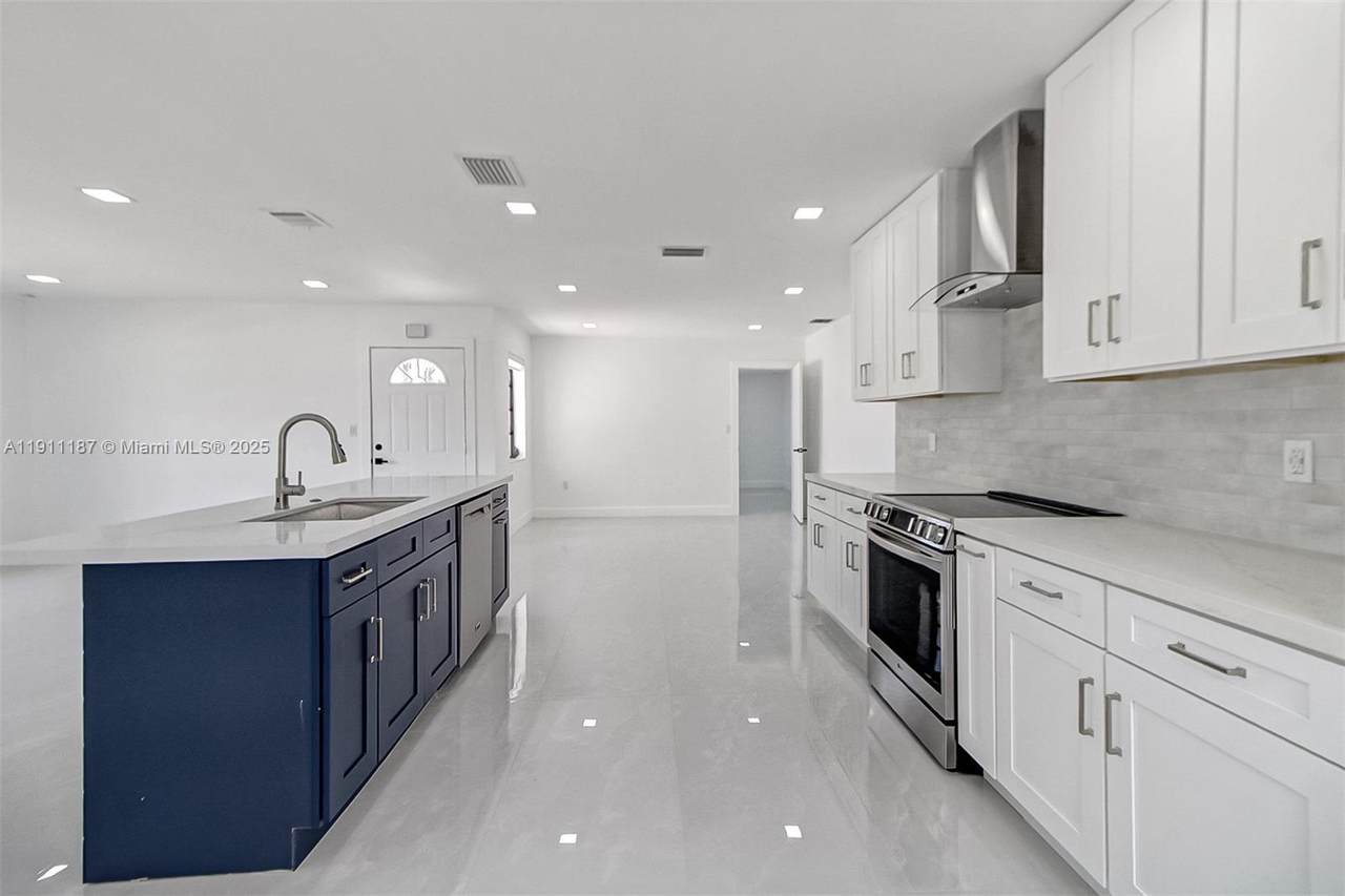 4314 97th Ct - Photo 1