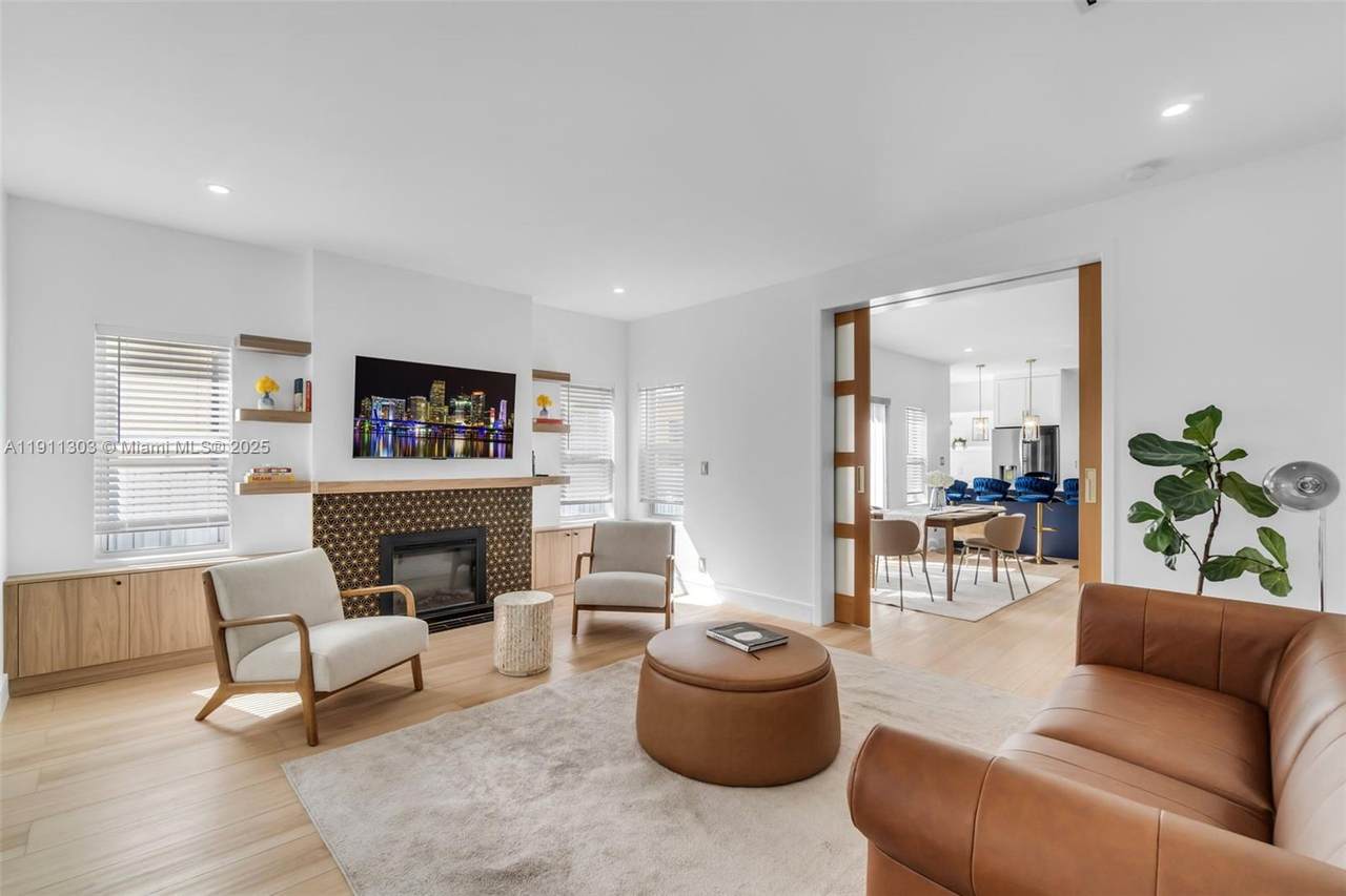 2043 7th St - Photo 1