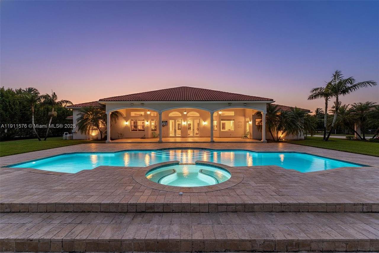 15050 179th Ave - Photo 1