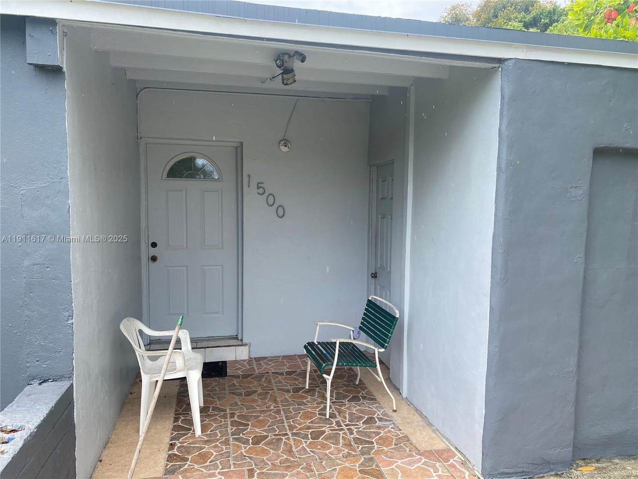 1500 11th Ct - Photo 1