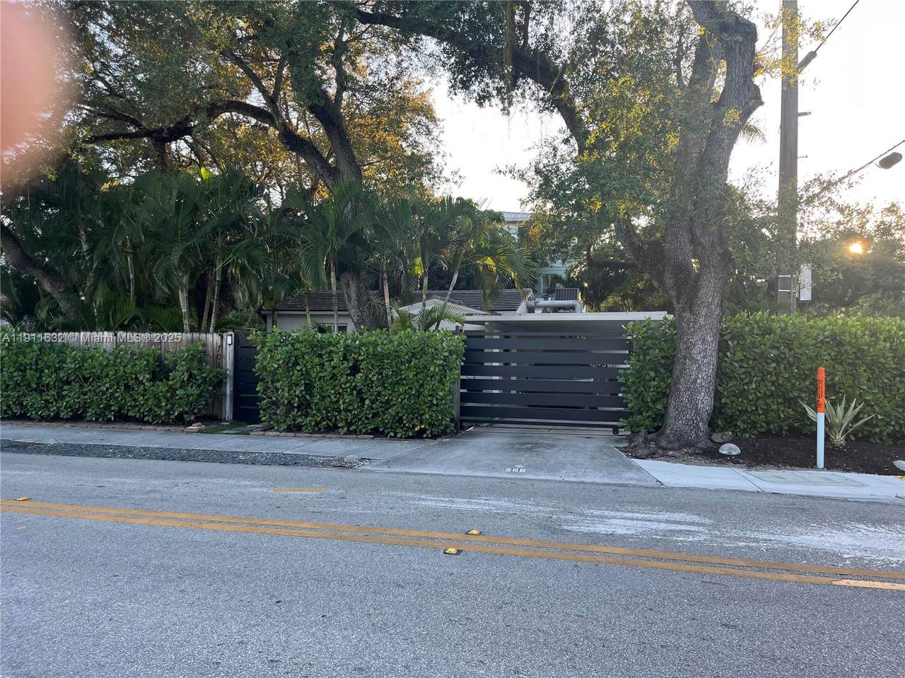 701 SW 9th Ave - Photo 1