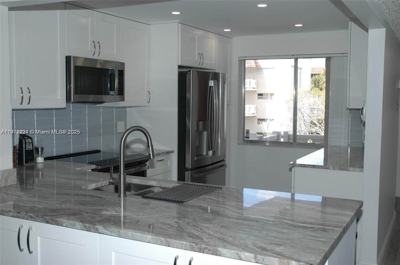 3571 Inverrary Dr - Photo 1