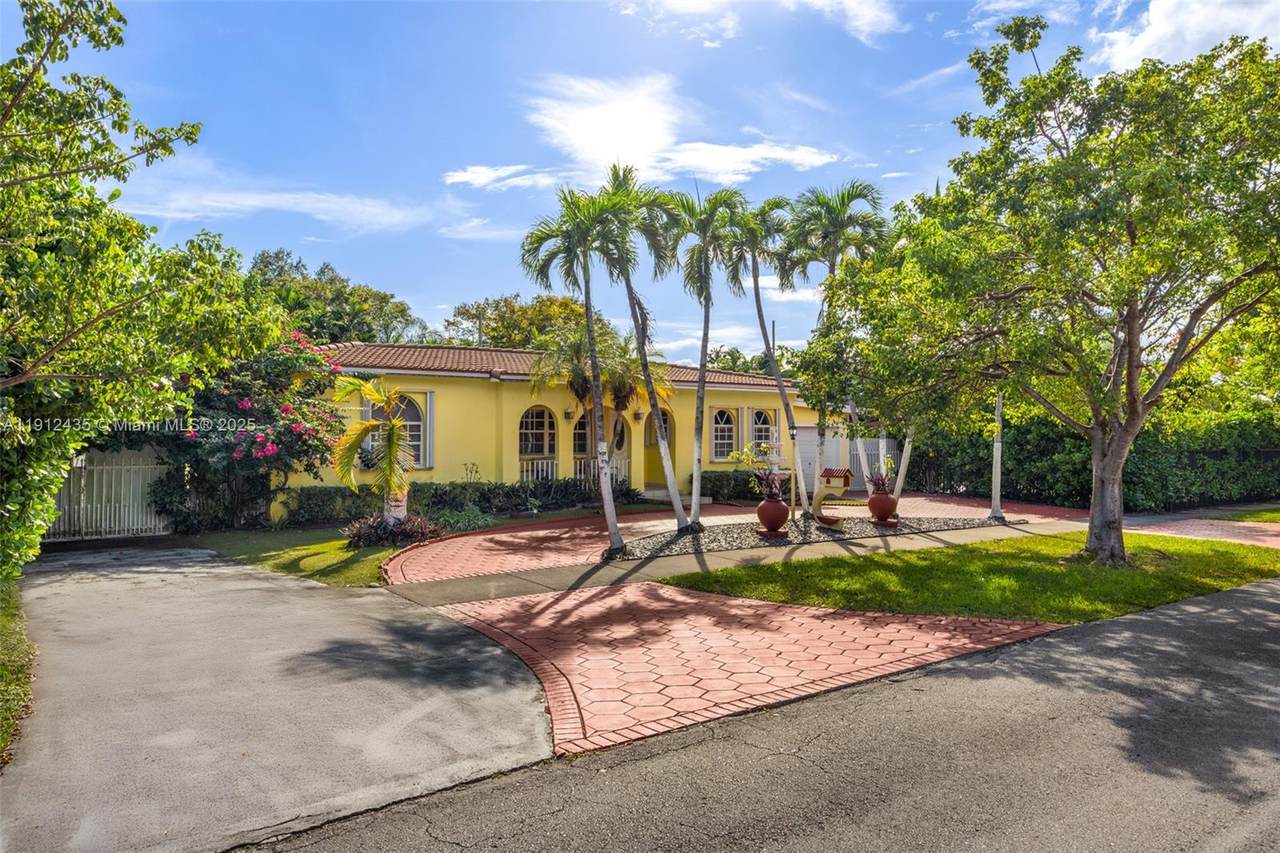 5936 29th St - Photo 1