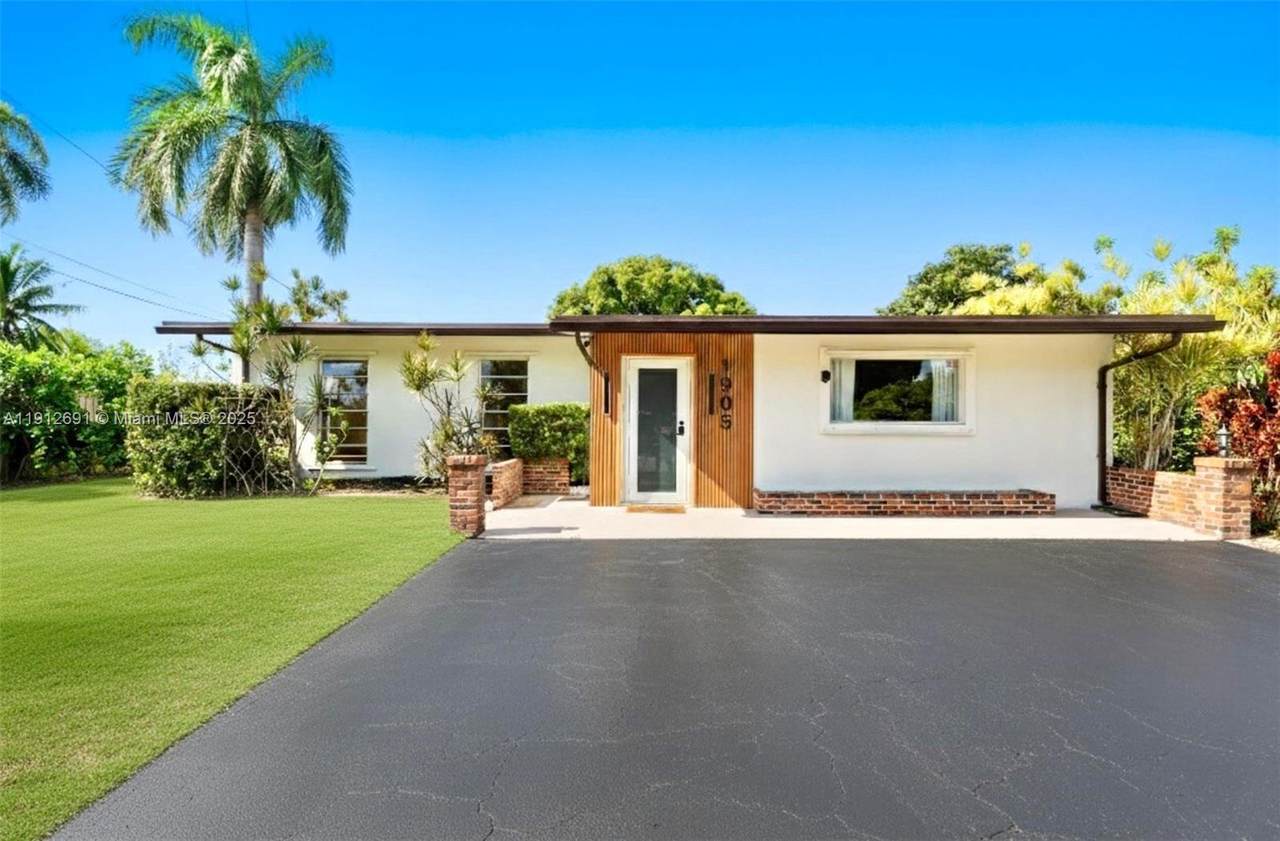 1905 62nd Ter - Photo 1