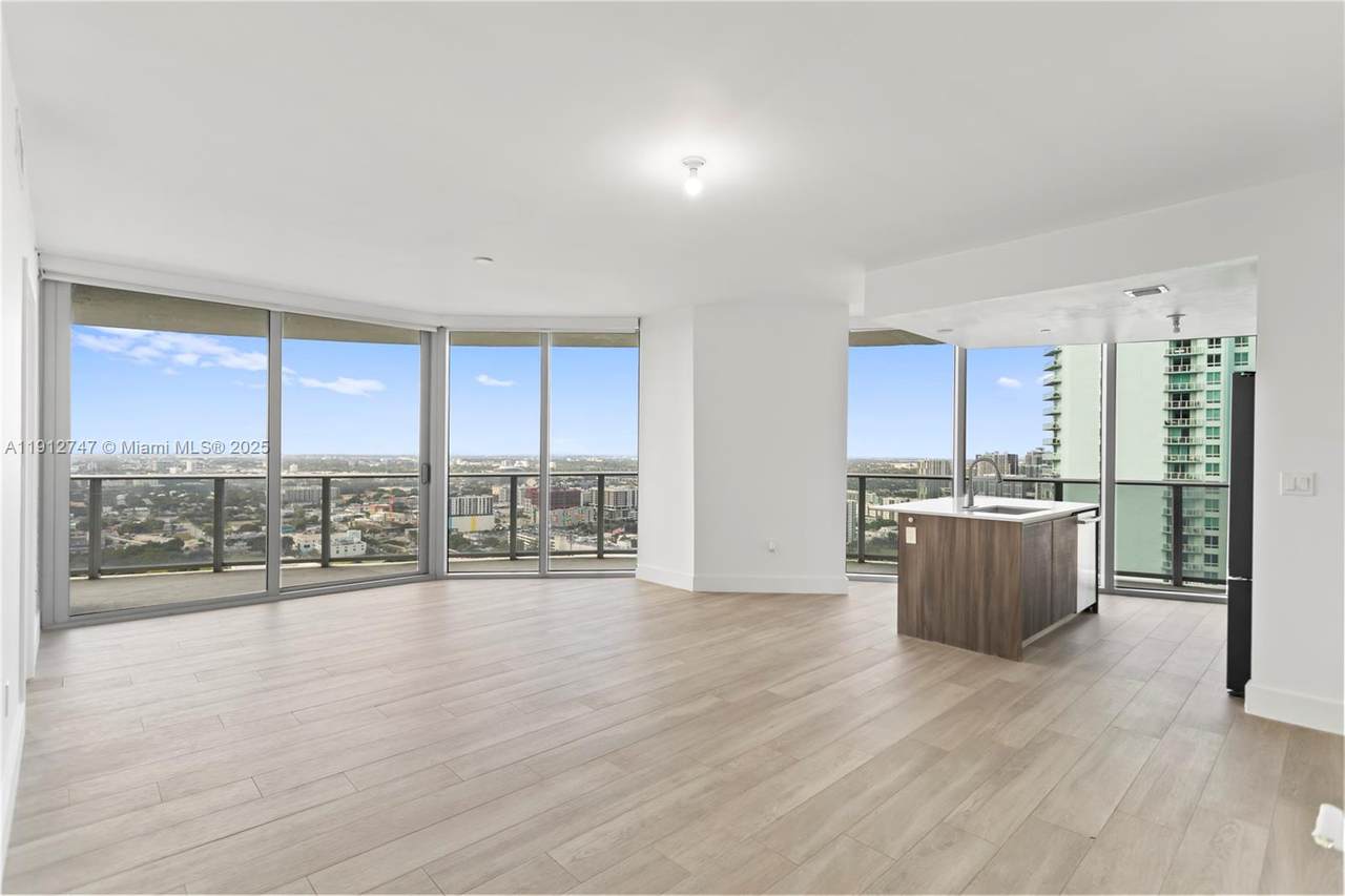 488 18th St - Photo 1