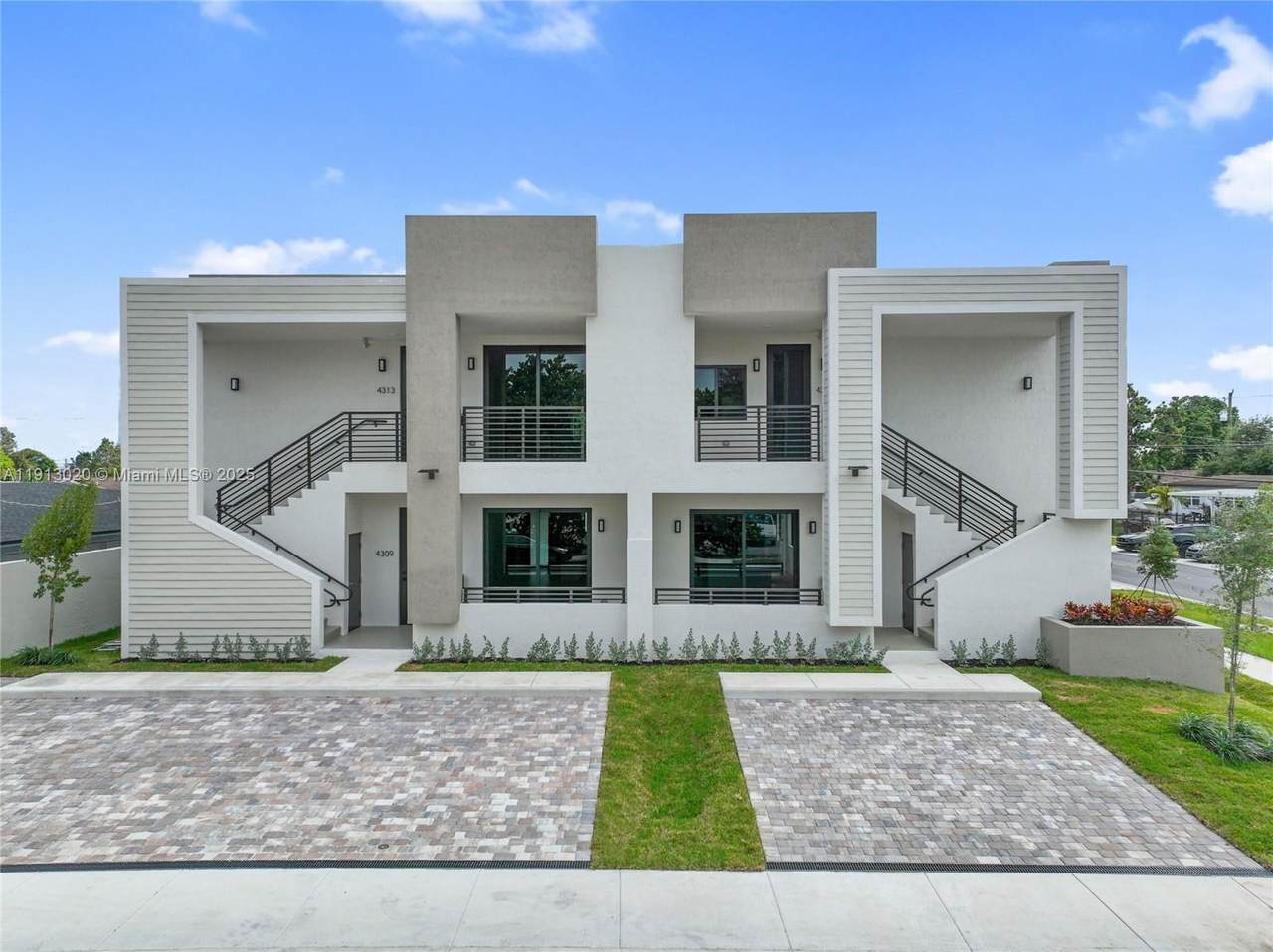 4303 8th Ct - Photo 1