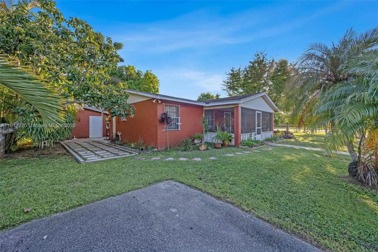 1798 4th St - Photo 1