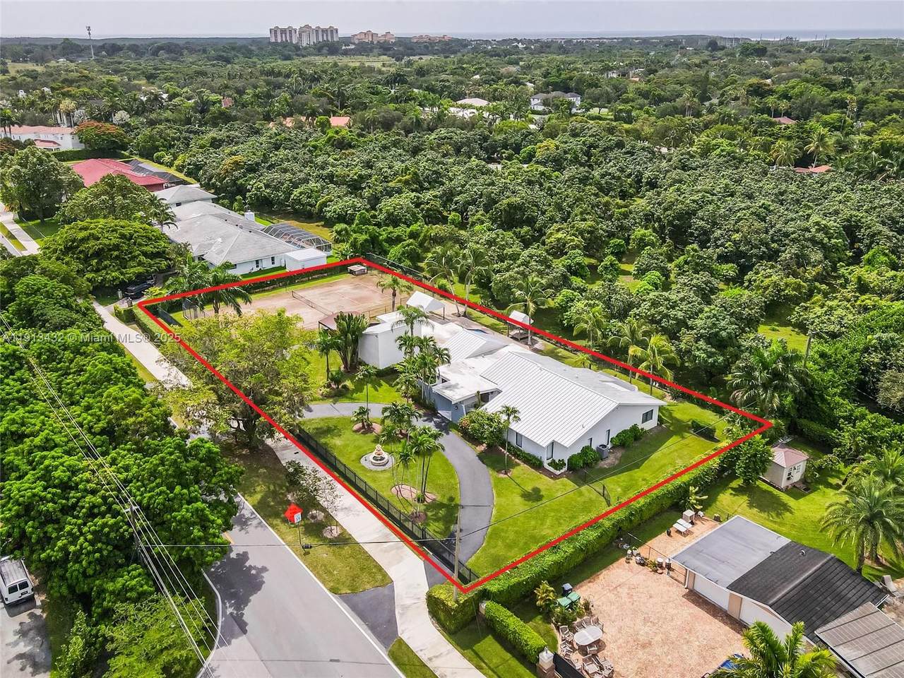 6900 136th St - Photo 1