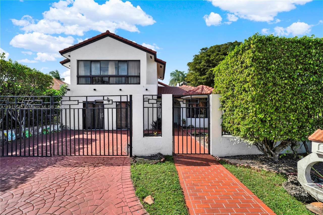 10720 117th Ct - Photo 1