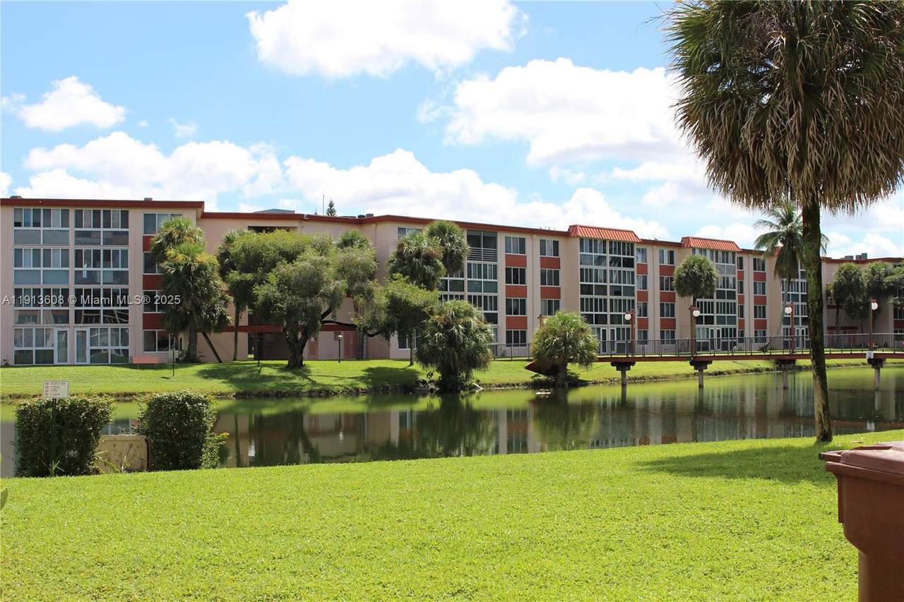 1080 Del Lago Cir - Photo 1