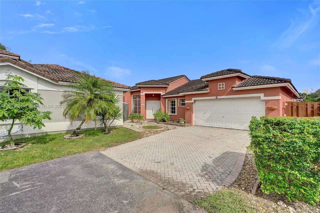 8007 157th Pl - Photo 1