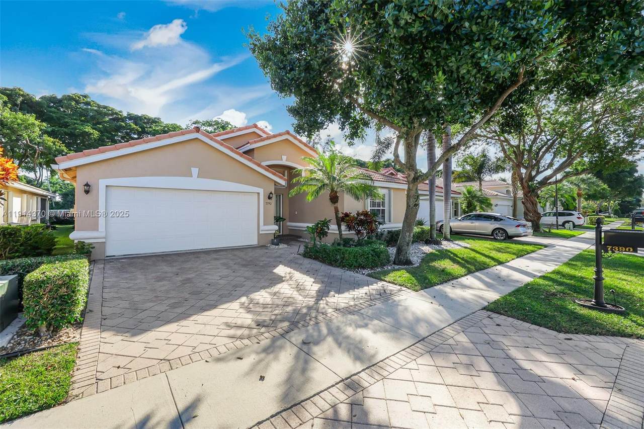 7390 Lugano Dr - Photo 1