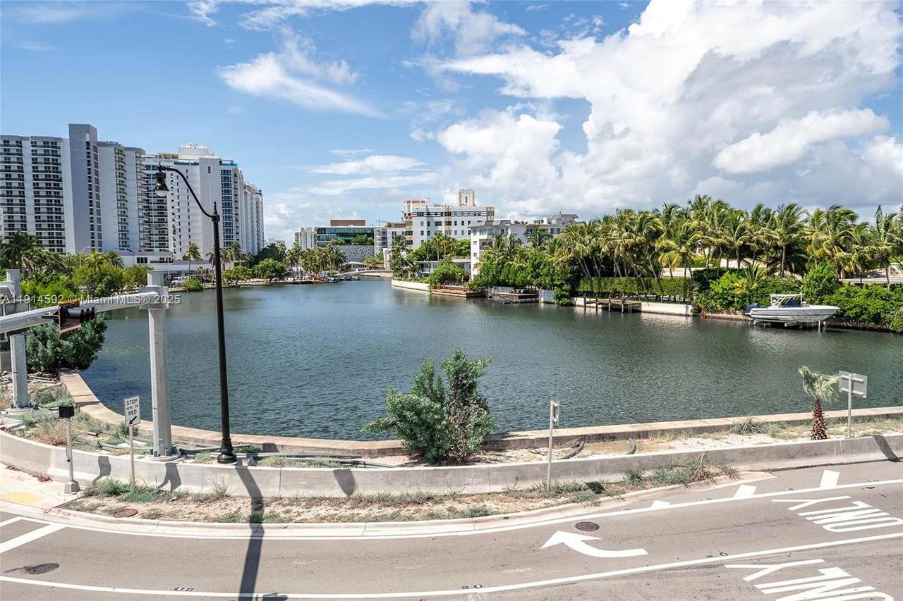 2600 Collins Ave - Photo 1