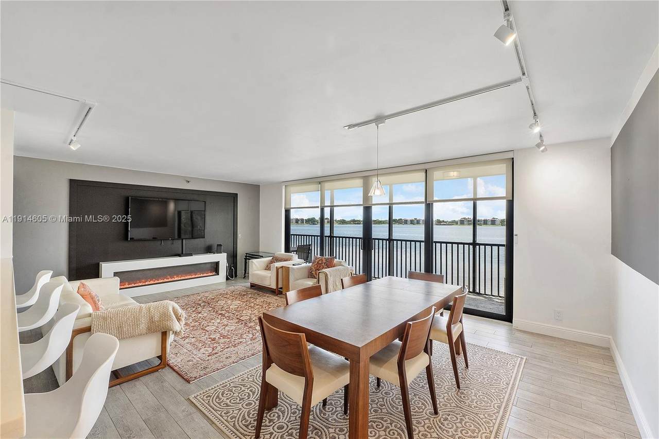 105 Lake Emerald Dr - Photo 1