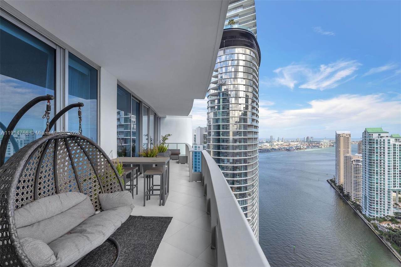 200 Biscayne Boulevard Way - Photo 1
