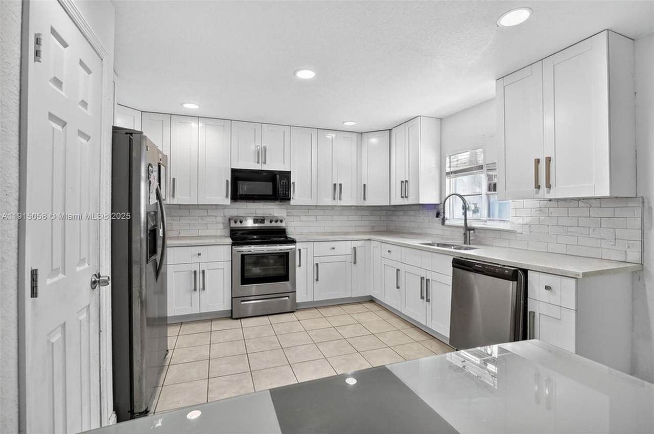 2920 9th Pl - Photo 1