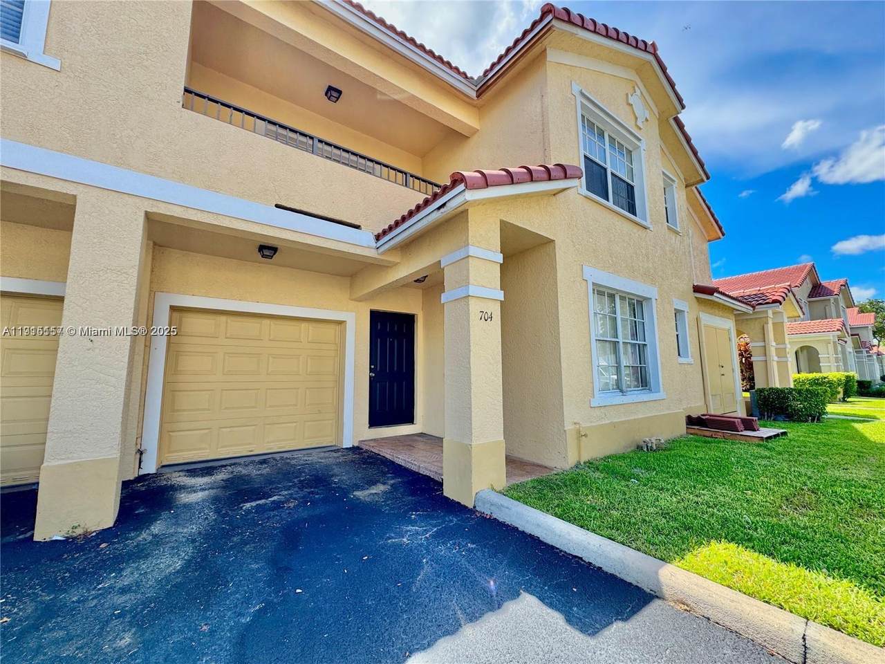 704 Belmont Ln - Photo 1