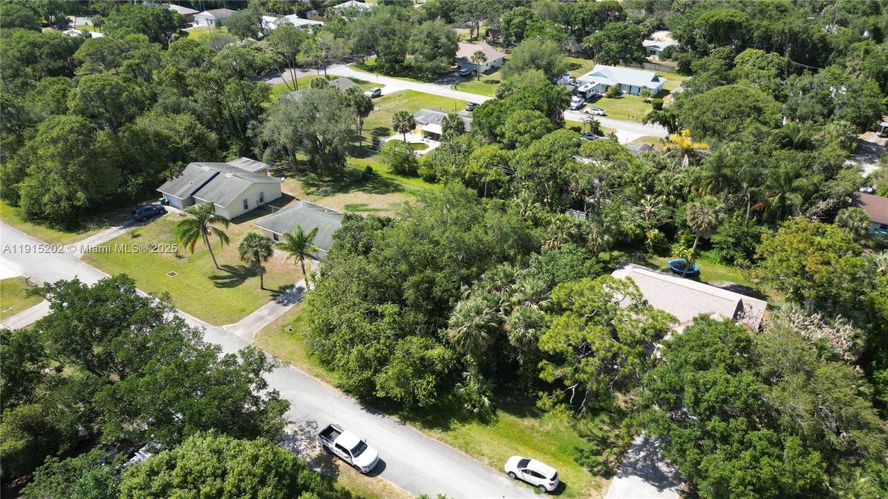 8000 Citrus Park Blvd - Photo 1