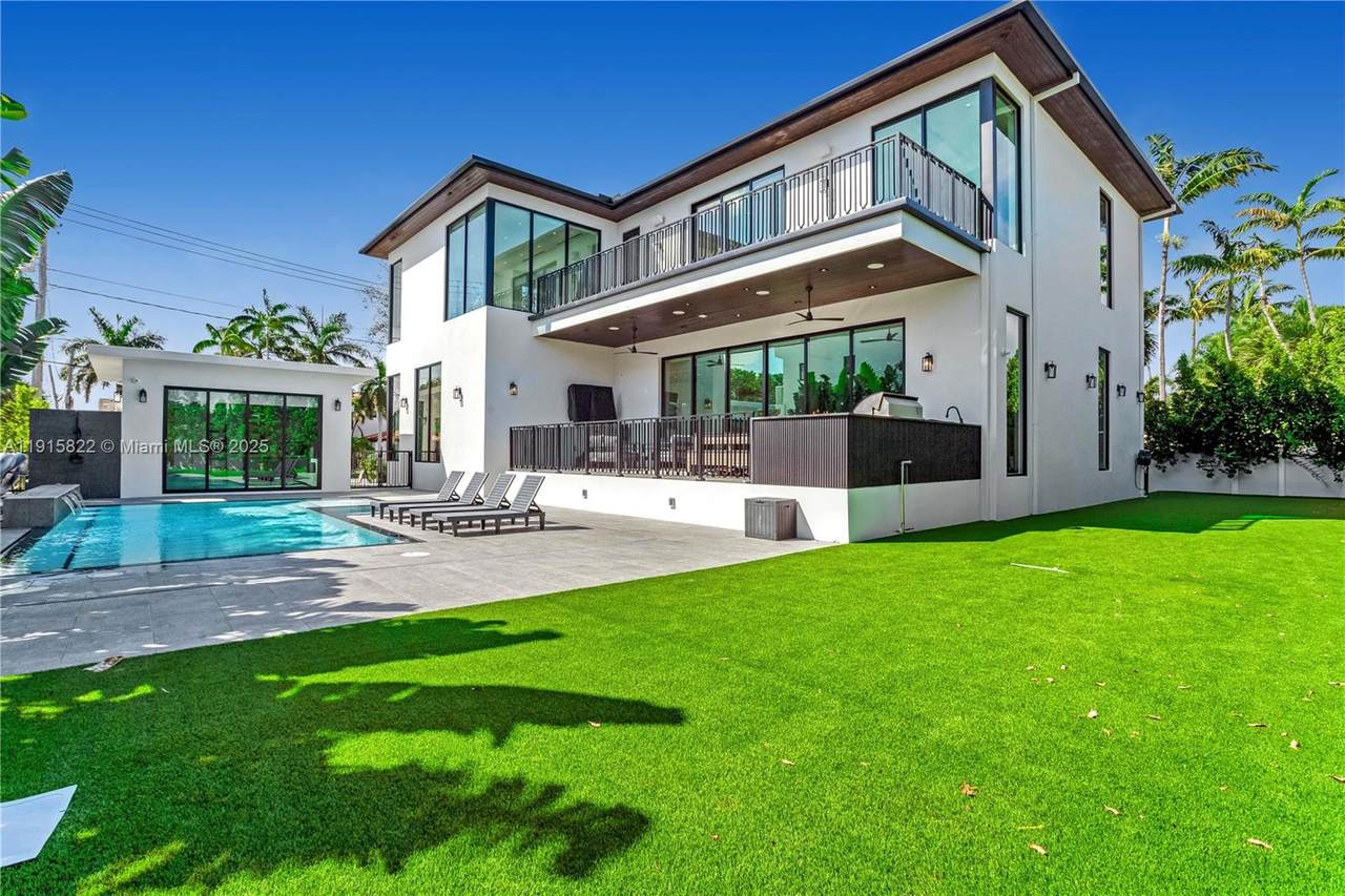 9045 Hawthorne Ave - Photo 1