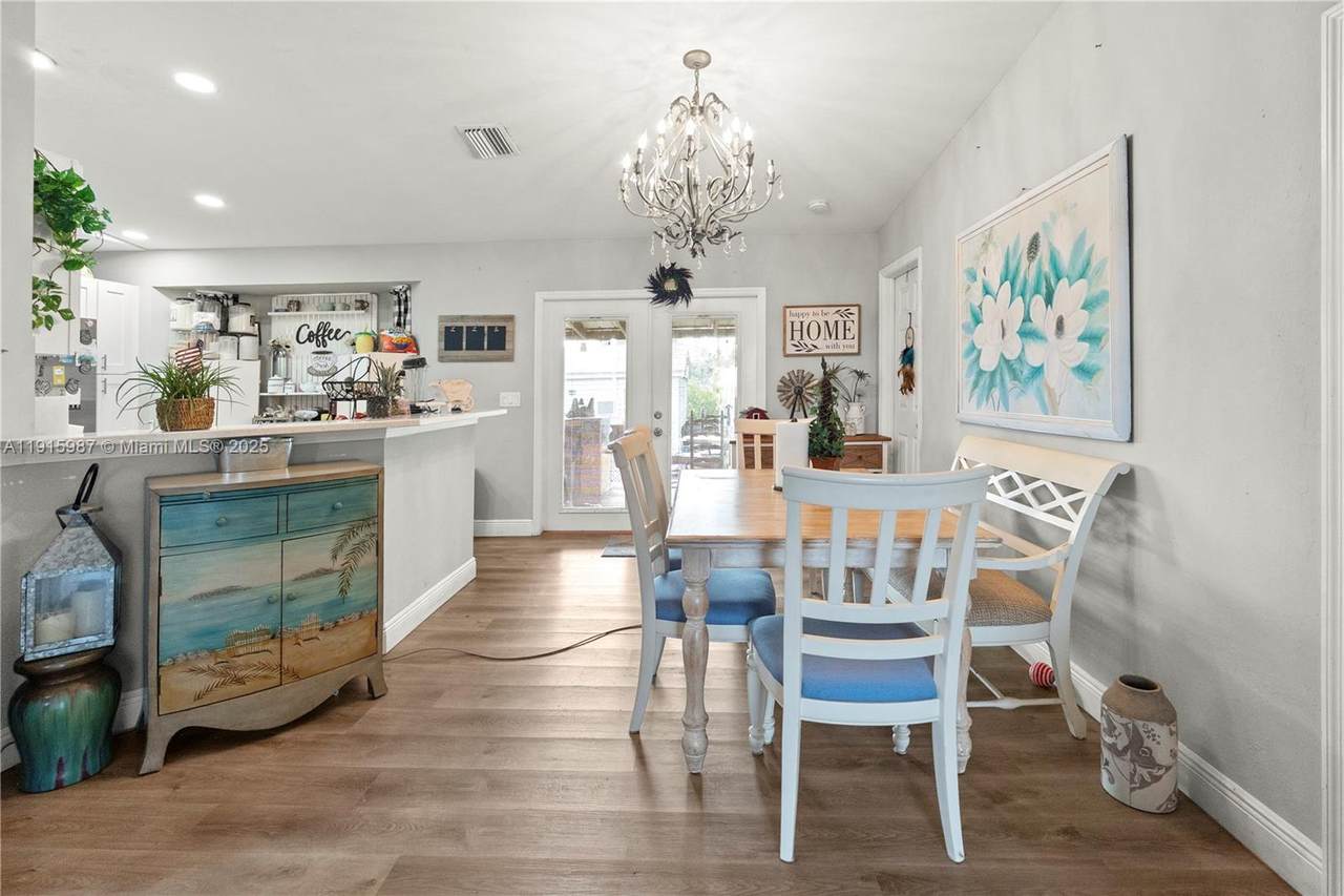 302 Floyd Ave S - Photo 1