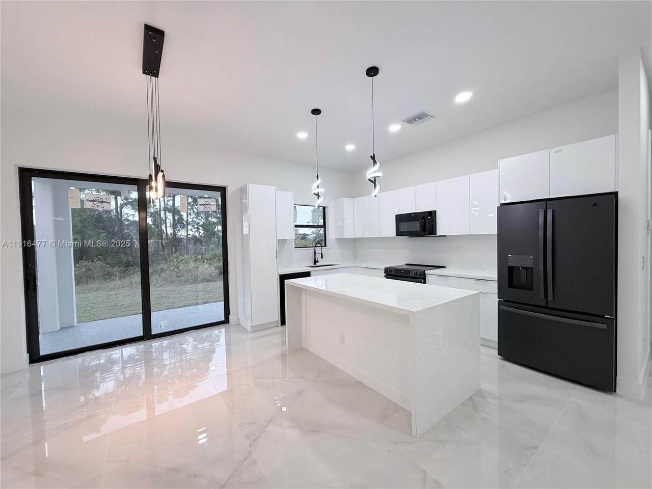 2614 45 Street W - Photo 1