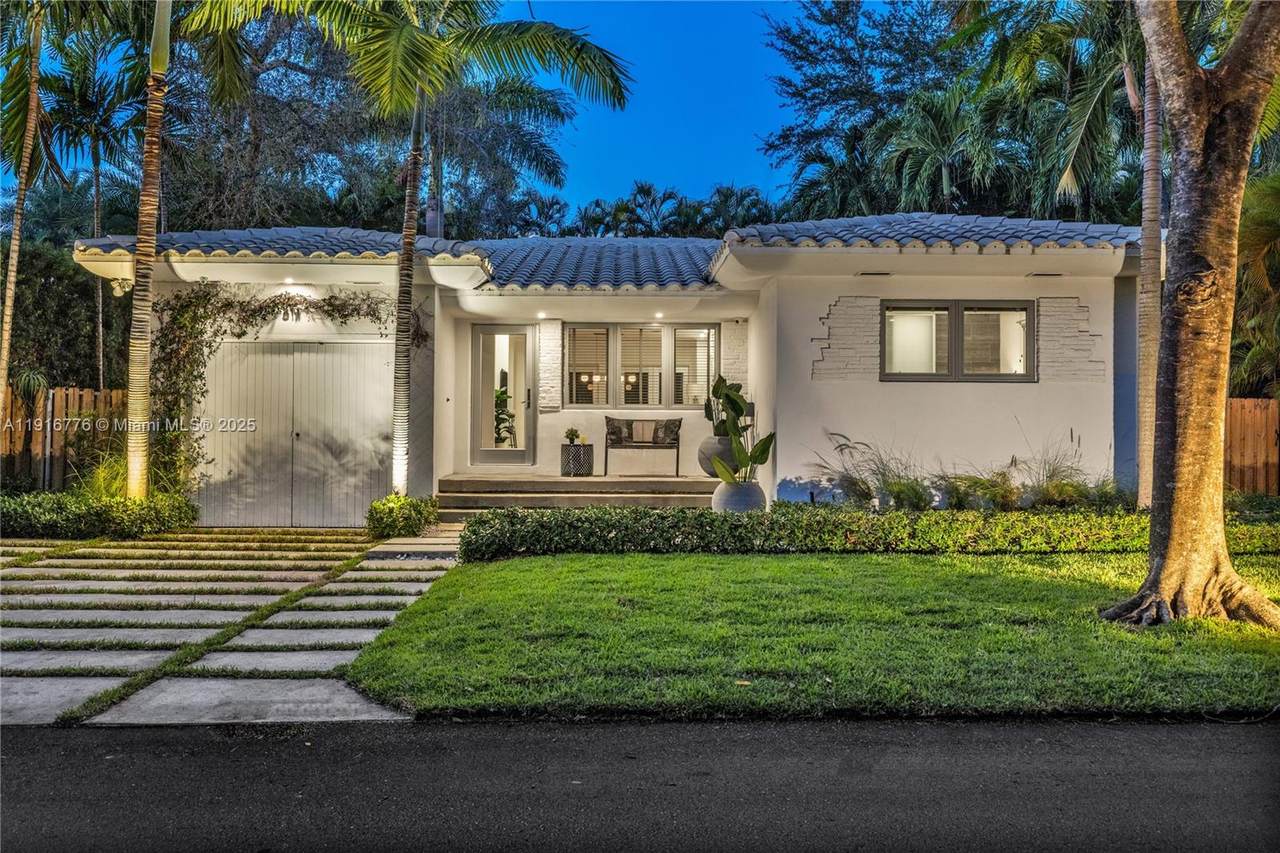 811 71st St - Photo 1