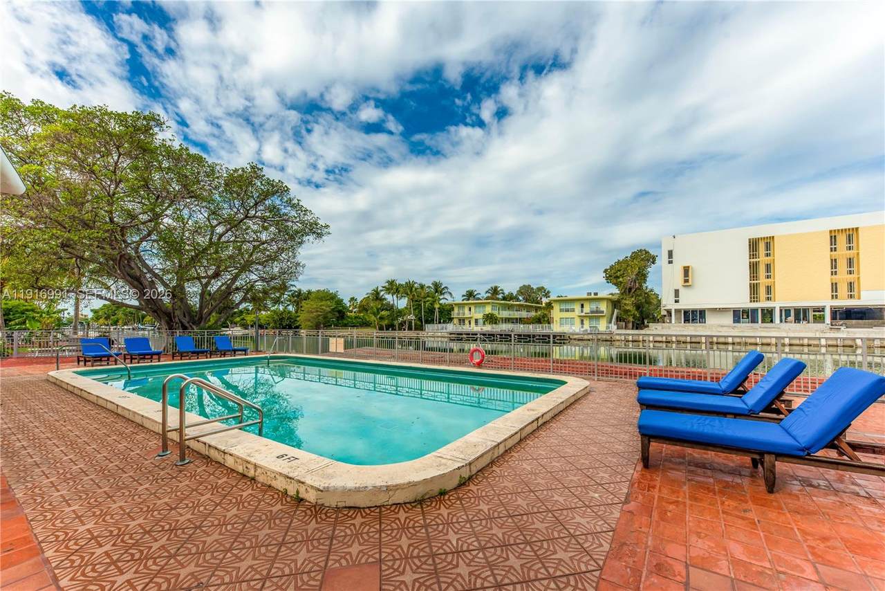 1255 Marseille Dr - Photo 1