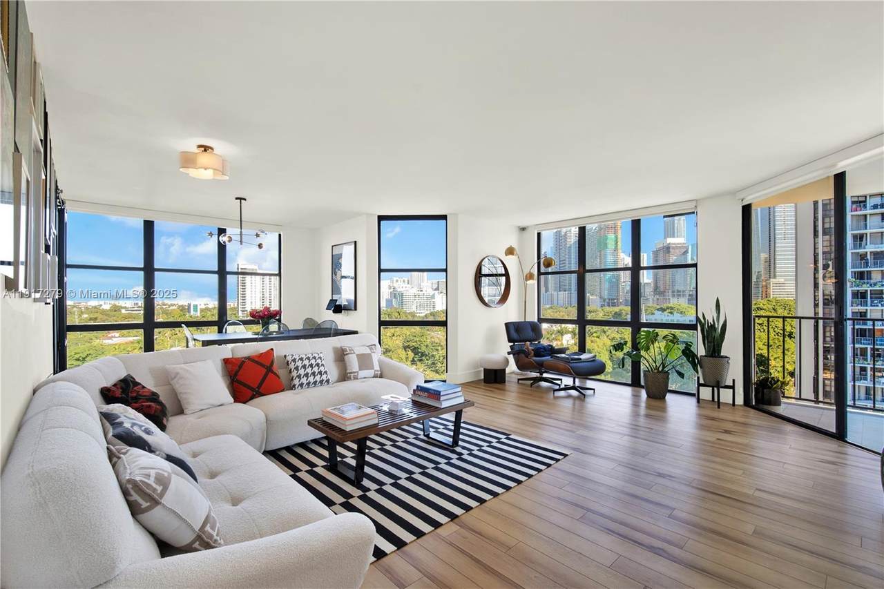 1915 Brickell Ave - Photo 1