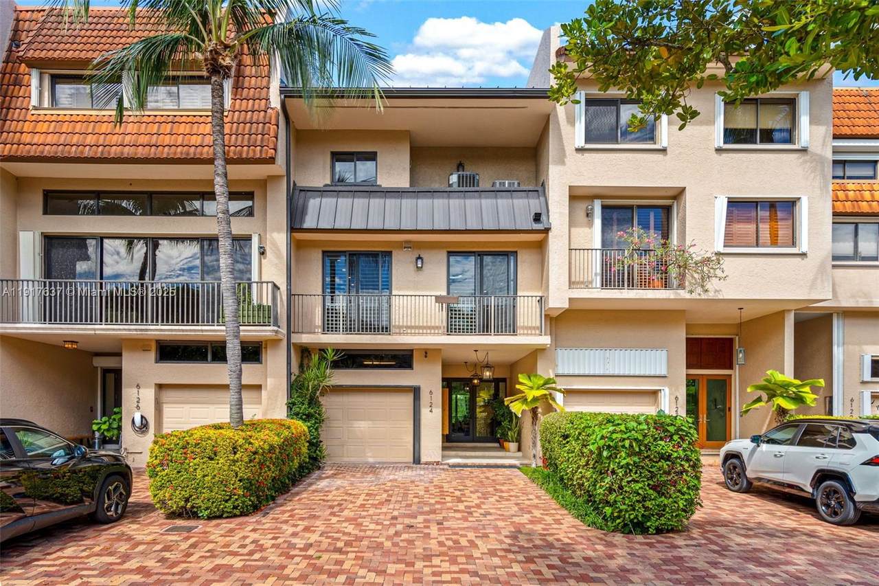 6124 Paradise Point Dr - Photo 1