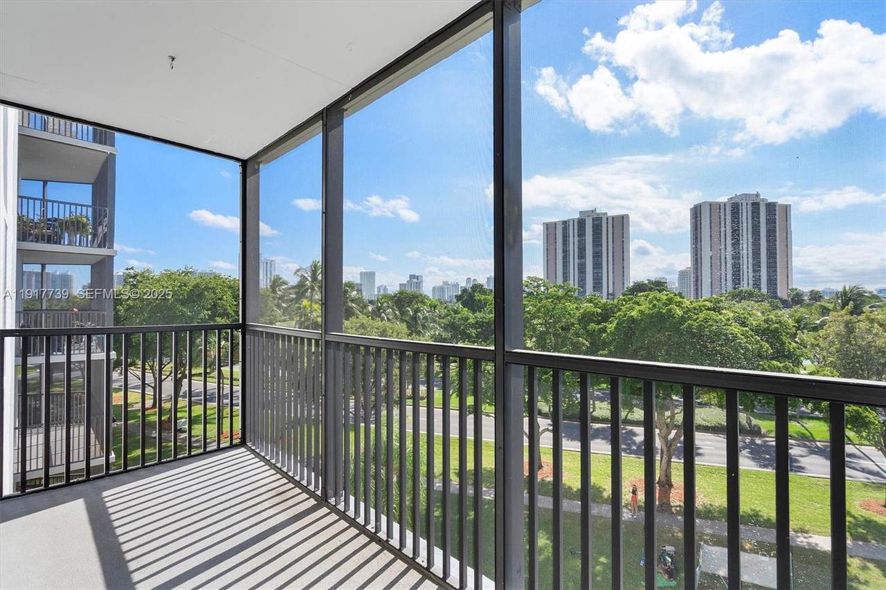 3101 Country Club Dr - Photo 1
