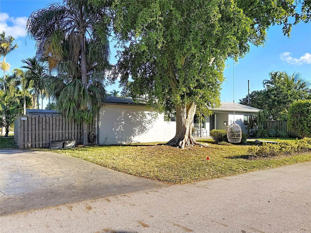 1031 16th Ave - Photo 1