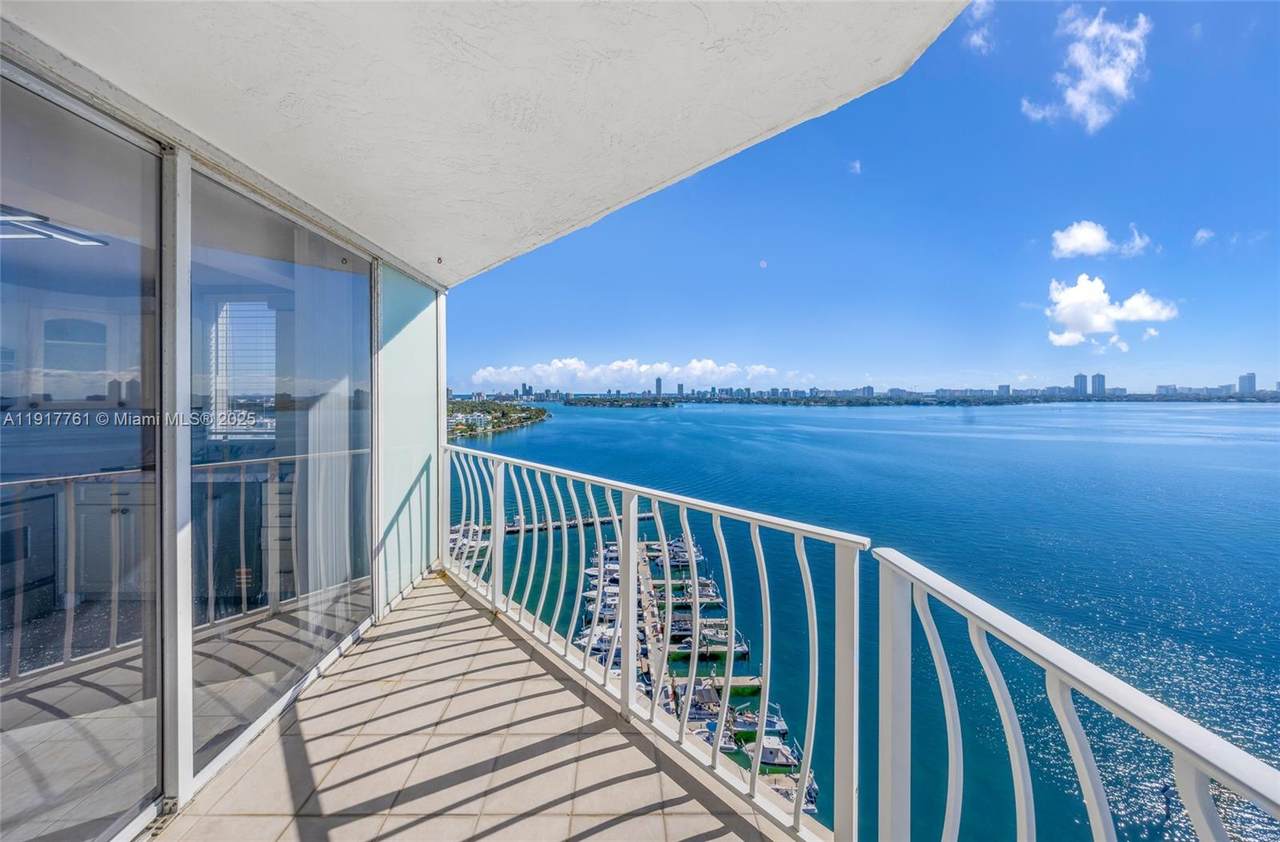 7601 Treasure Dr - Photo 1