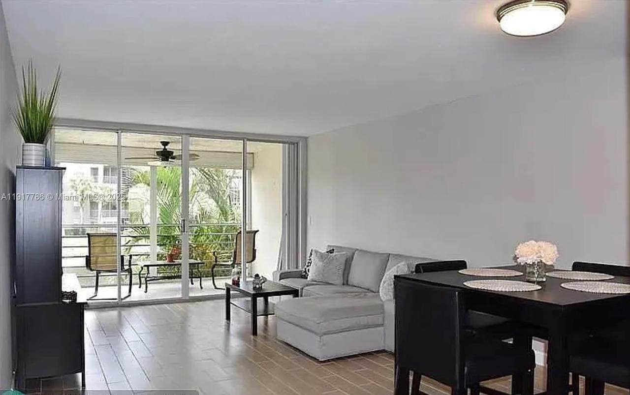 9230 Lagoon Pl - Photo 1