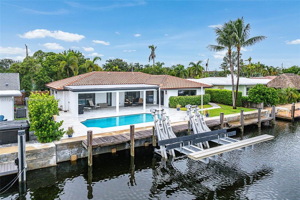 1250 27th Ter - Photo 1