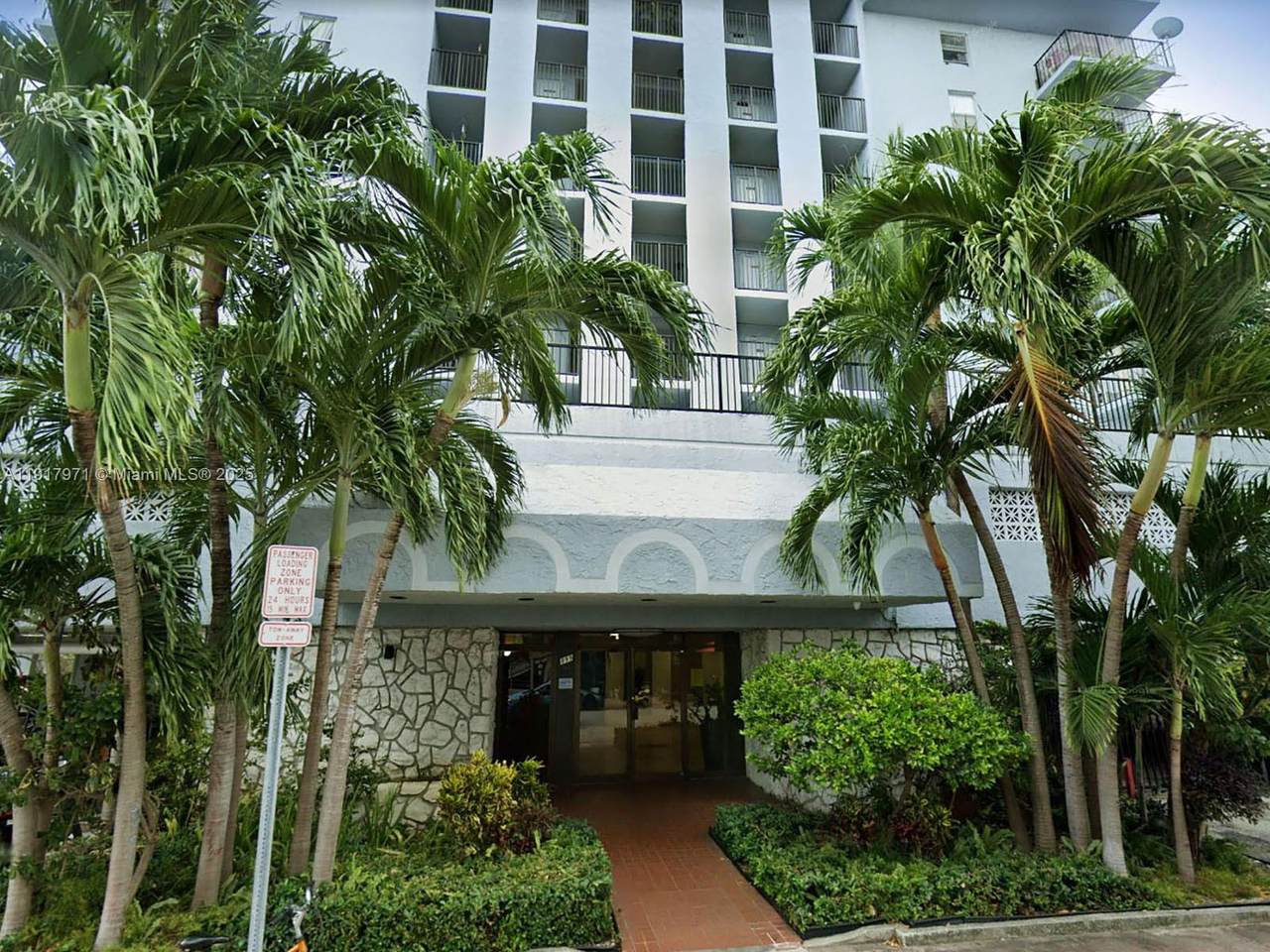 899 West Ave - Photo 1