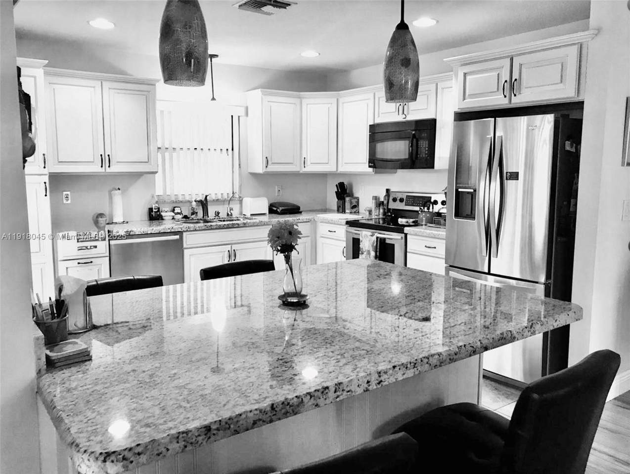 737 22nd Dr - Photo 1