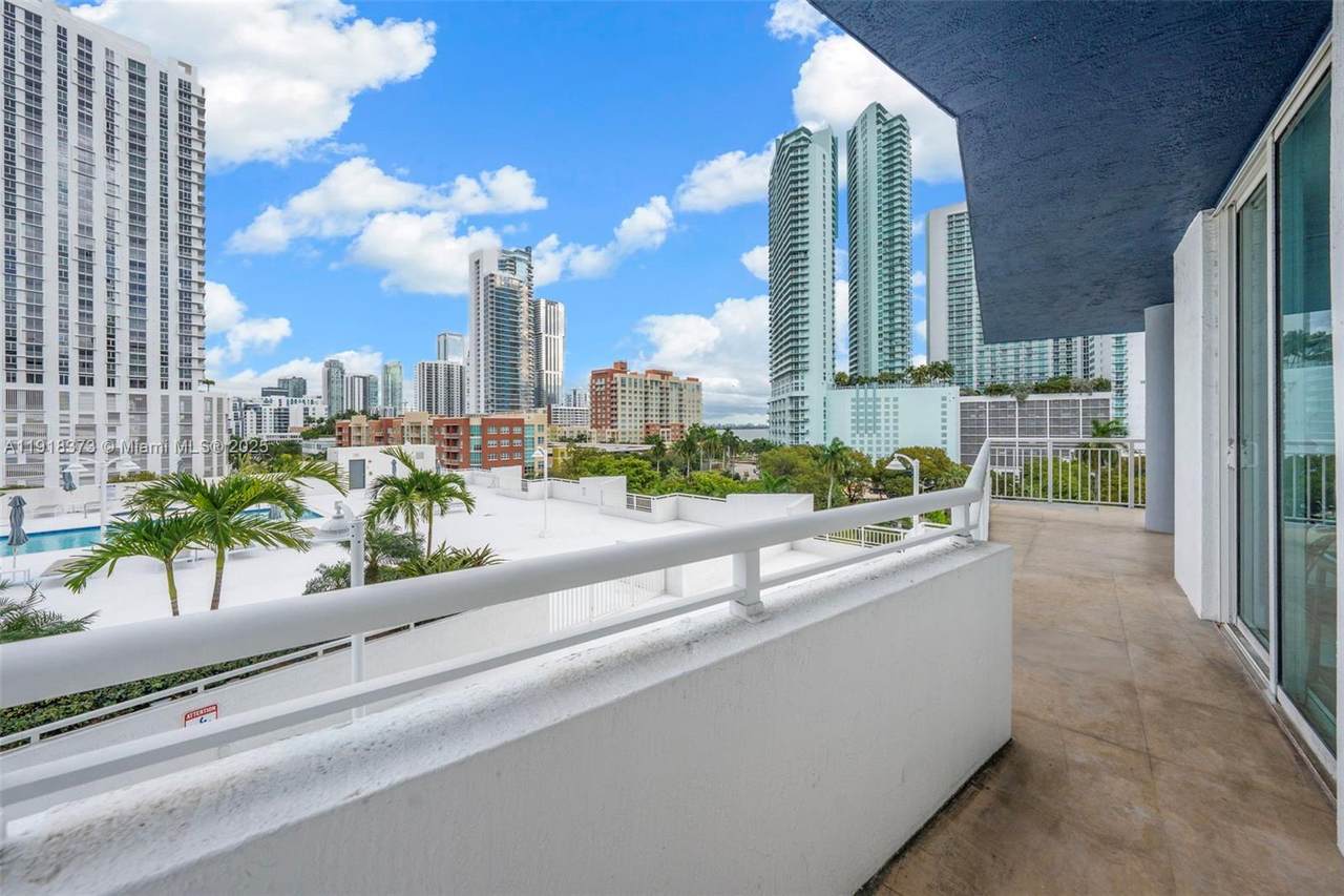https://bt-photos.global.ssl.fastly.net/miami/1280_boomver_1_A11918373-2.jpg