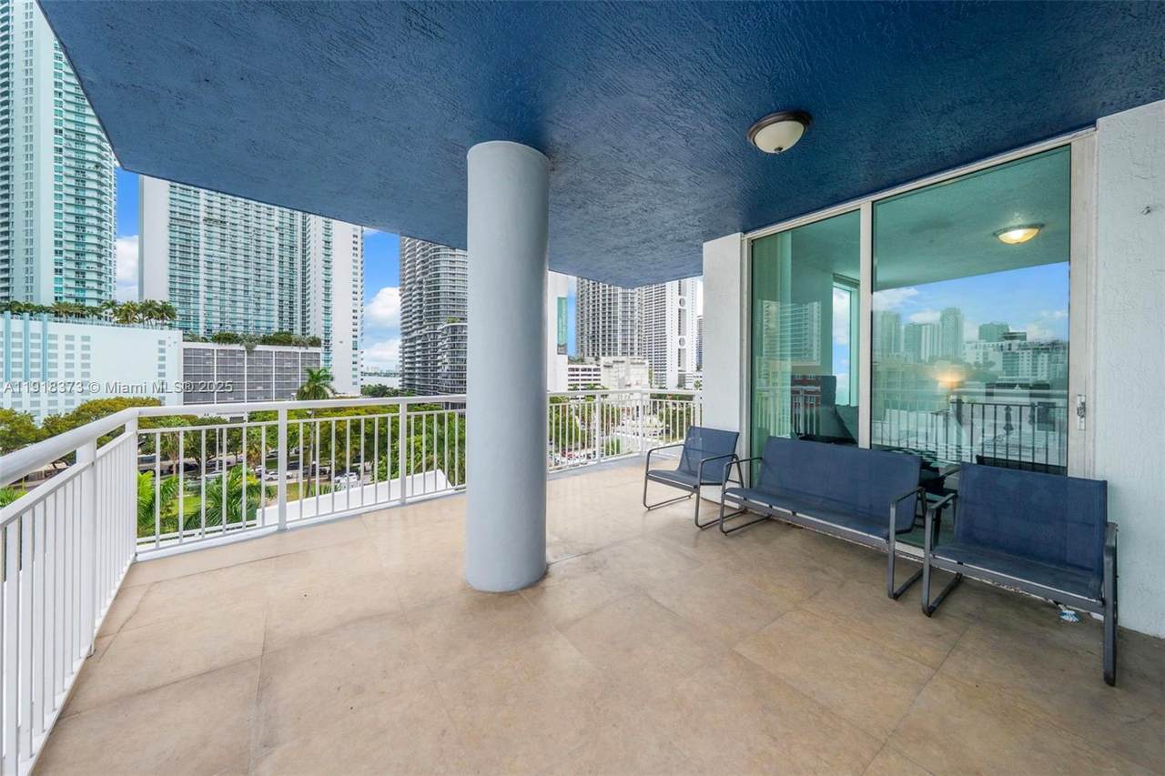 https://bt-photos.global.ssl.fastly.net/miami/1280_boomver_1_A11918373-2.jpg