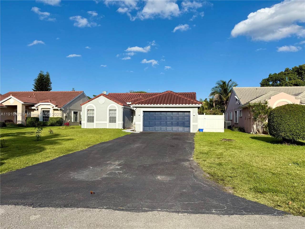 1060 New Parkview Pl - Photo 1