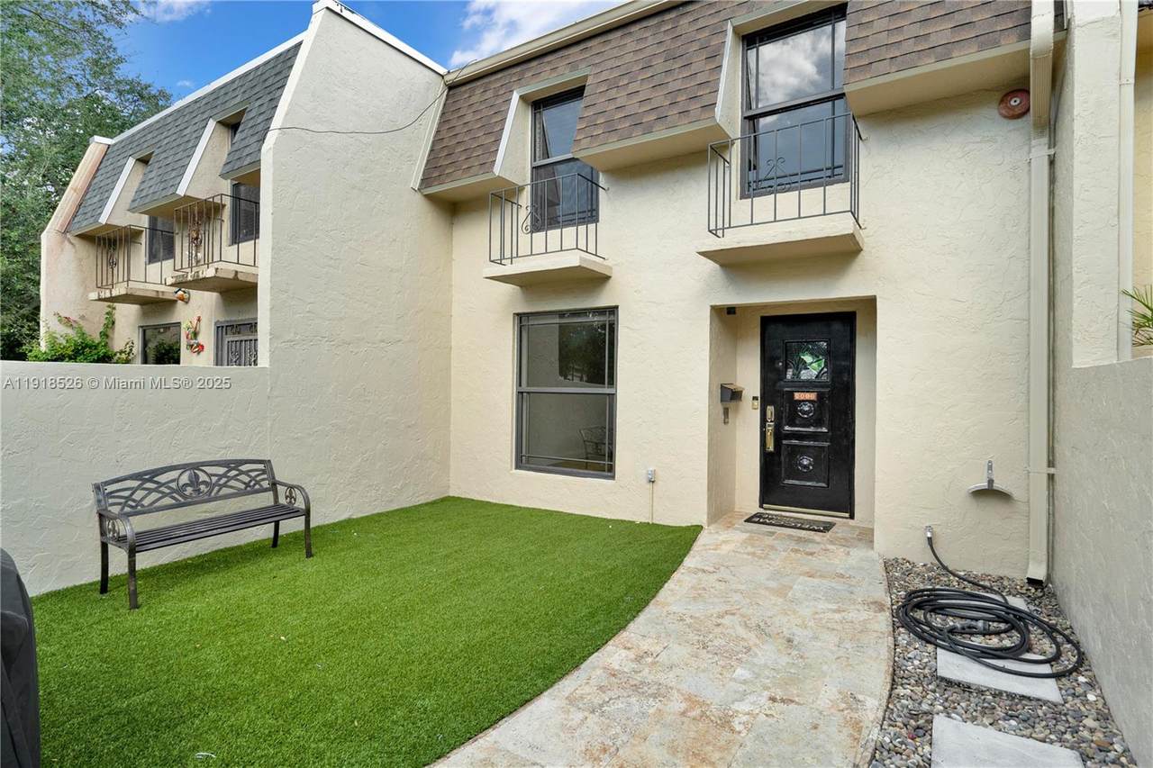 9823 93rd Ter - Photo 1