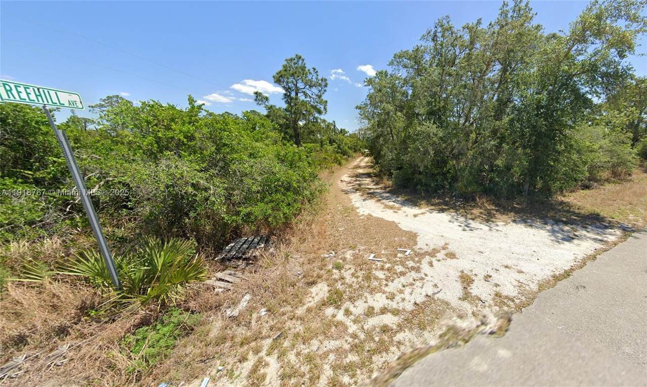 1027 Freehill Ave - Photo 1