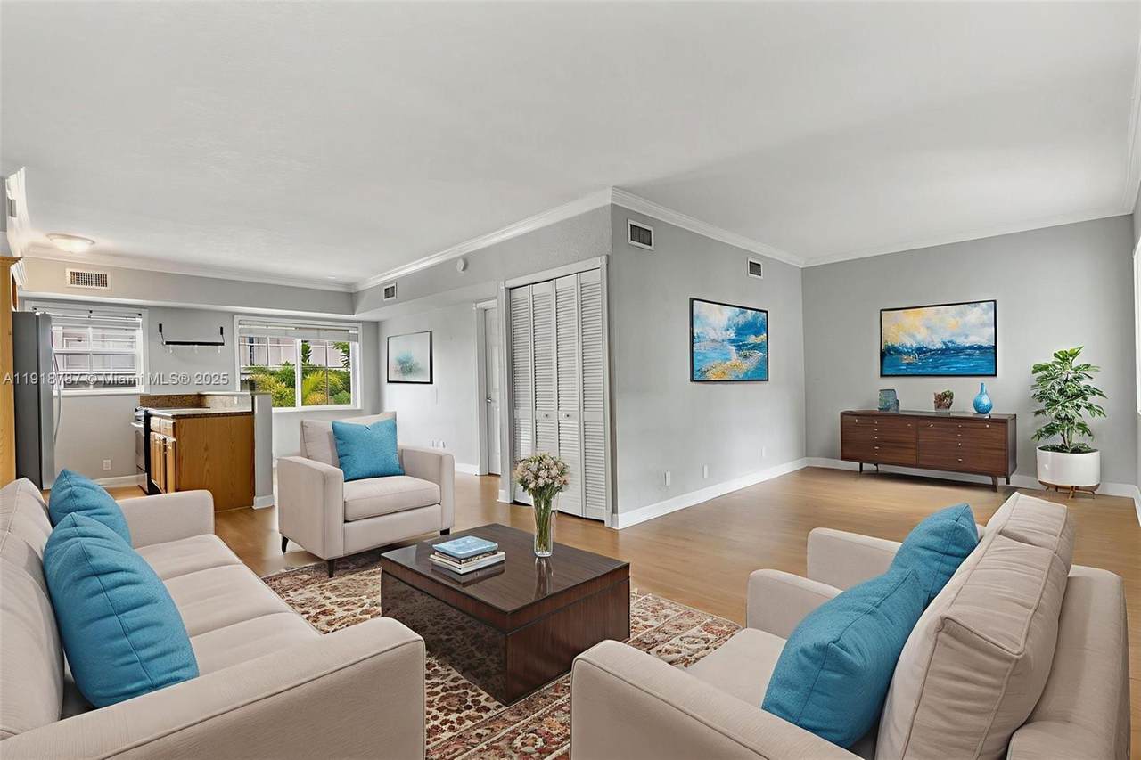 924 2nd St - Photo 1