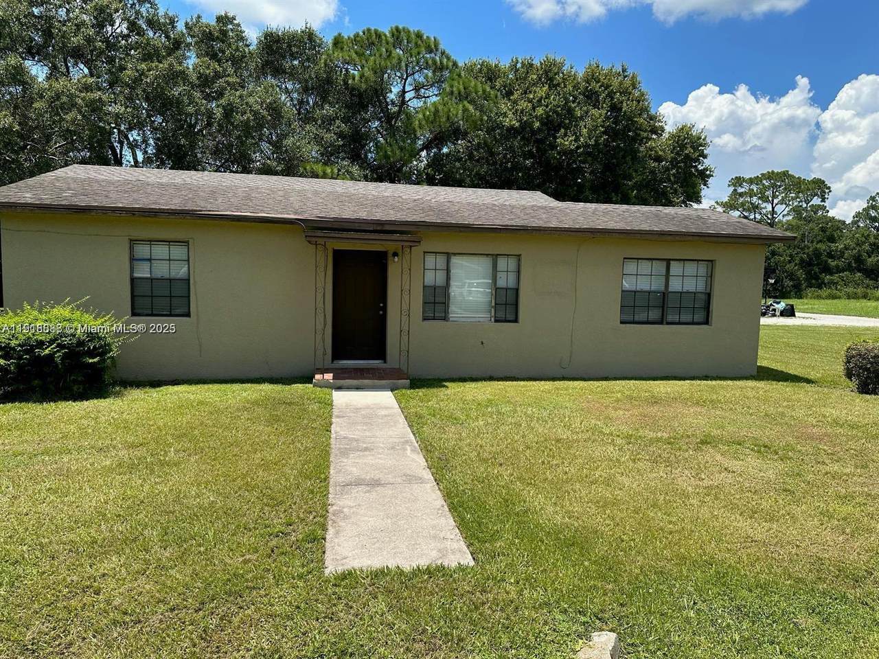 1007 39th St - Photo 1