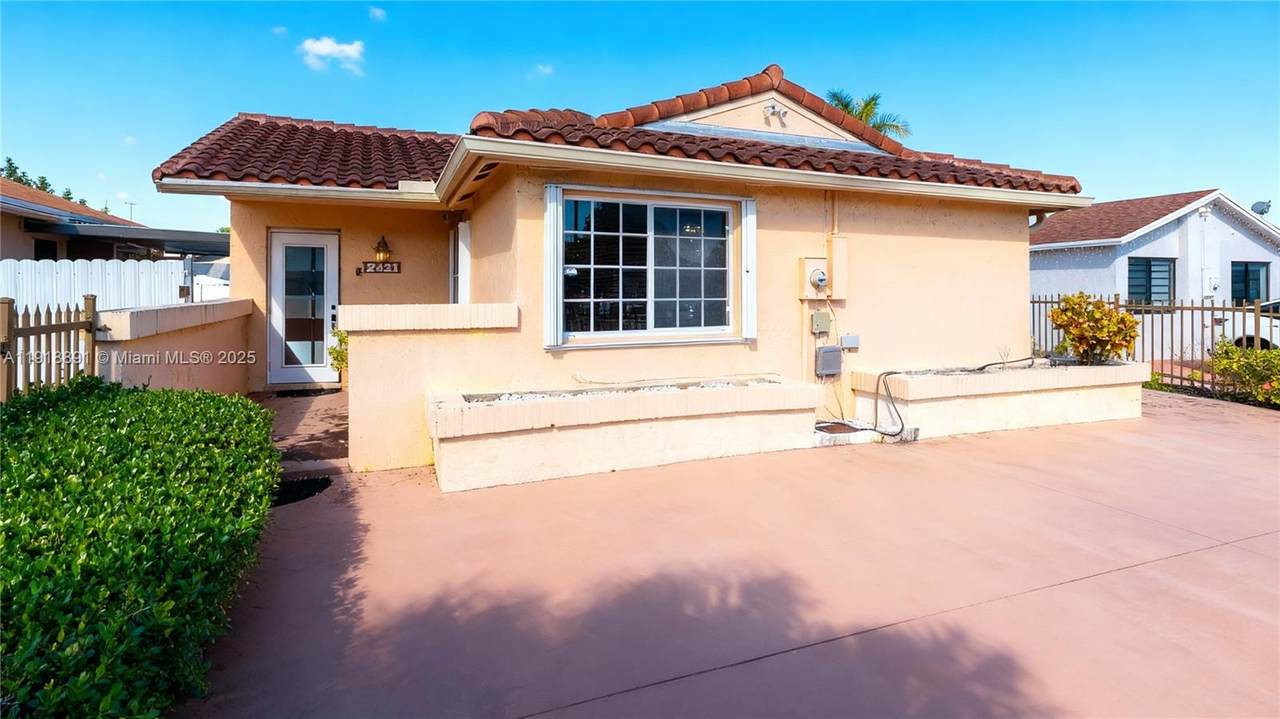 12421 193rd St - Photo 1